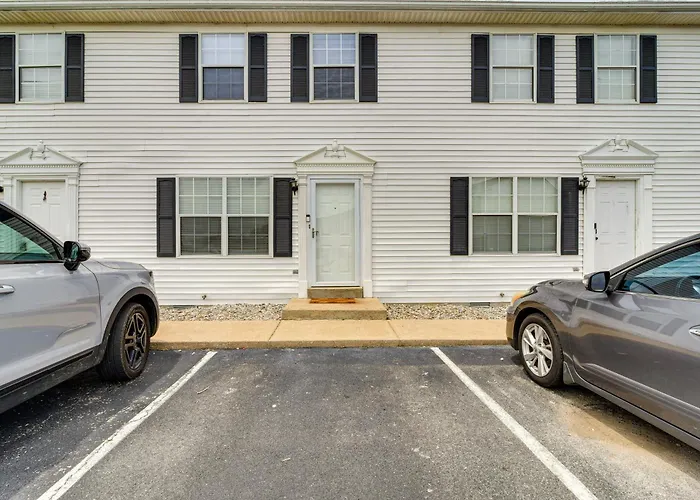 Inviting Bowling Green Escape W/ Smart Tvs!