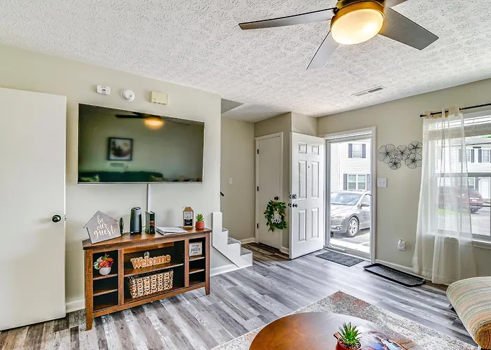 Inviting Bowling Green Escape W/ Smart Tvs!