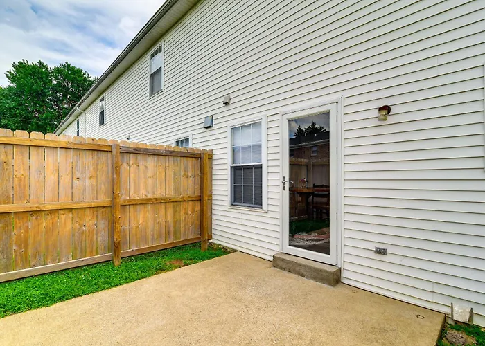 Inviting Bowling Green Escape W/ Smart Tvs!