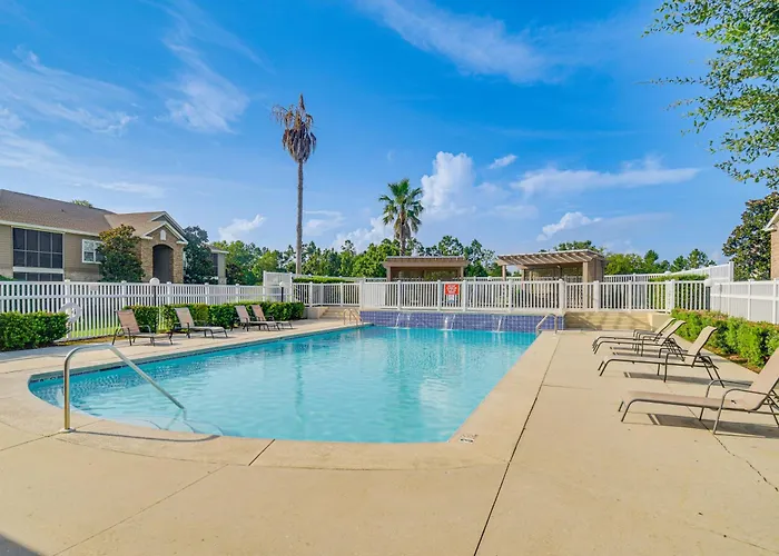 Snowbirds Welcome: Foley Condo W/ Pool Access