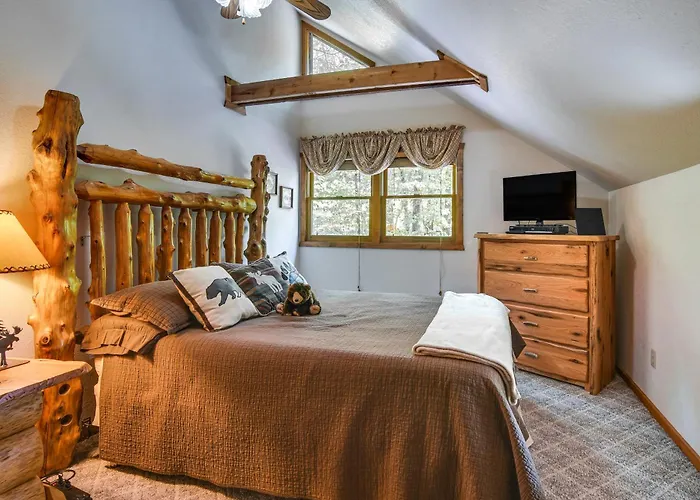 3 Mi To Table Rock Lake: Cabin W/ Fire Pit!
