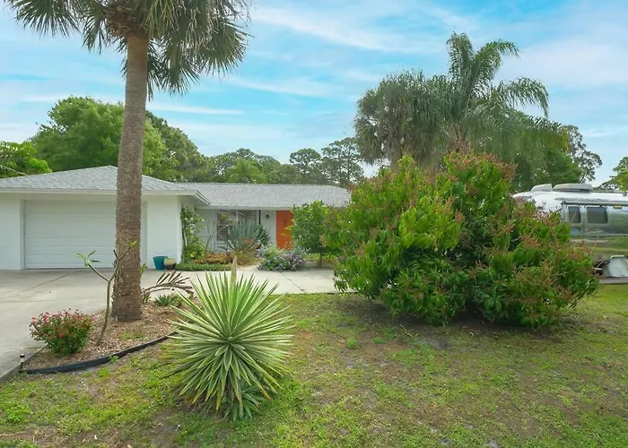 The Manasota Beach House Private Pool & Jacuzzi Close To The Beaches Pet Friendly