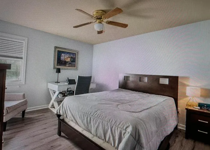 West Point Escape -Pool , Free Parking, & 2 King Masters
