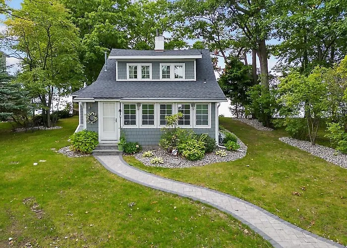Beautiful Waterfront House In Owasco Lake