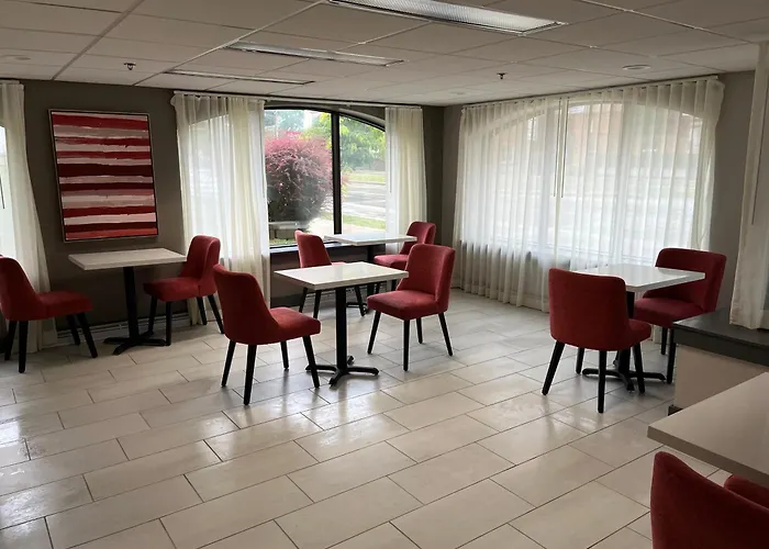 Ramada By Wyndham Milwaukee