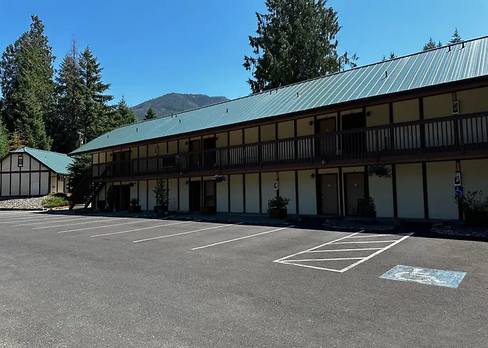 Packwood Lodge & Cabins