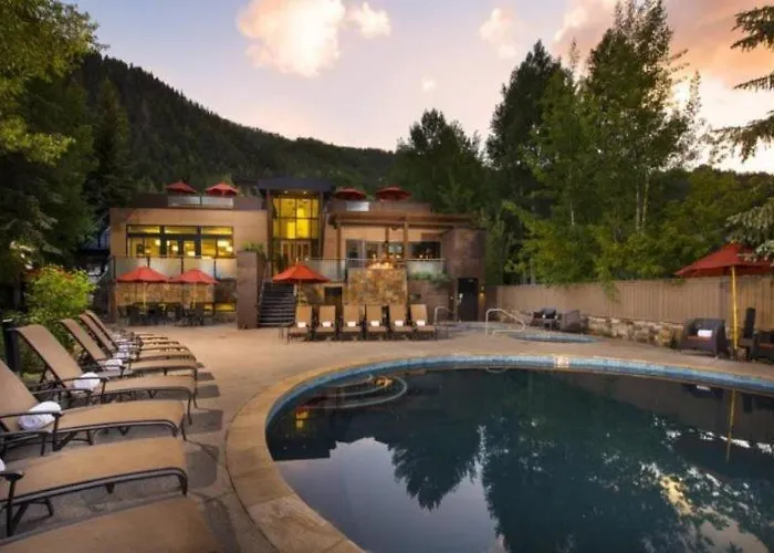 Mountain Haven: Aspen Retreat with Pool and Spa