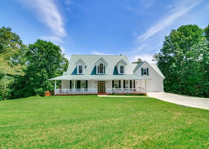Lake Cumberland Retreat W/ Deck & Views!