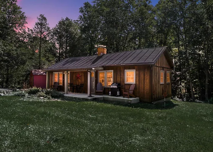 2Br Chalet W Hot Tub, Porch & Refreshing Views
