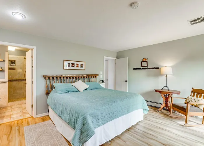 Hot Tub, Wineries, Mtn Views: Palisade Home!