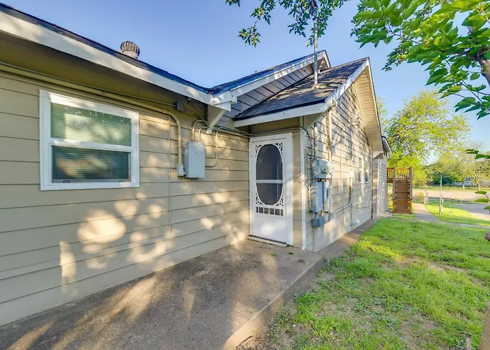 3 Mi To Baylor U: Home W/ Shared Yard