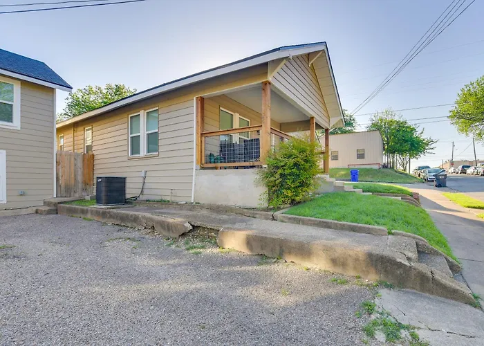 3 Mi To Baylor U: Home W/ Shared Yard