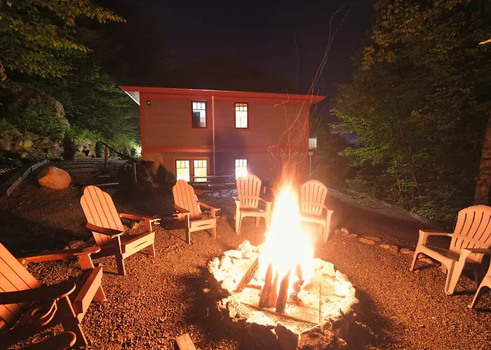 Huge 7Br Mountain Lodge Hot Tub & Putting Green