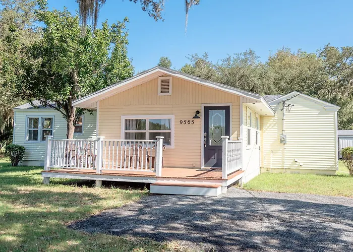 Lemonade Acres, Country Charm Made Convenient!