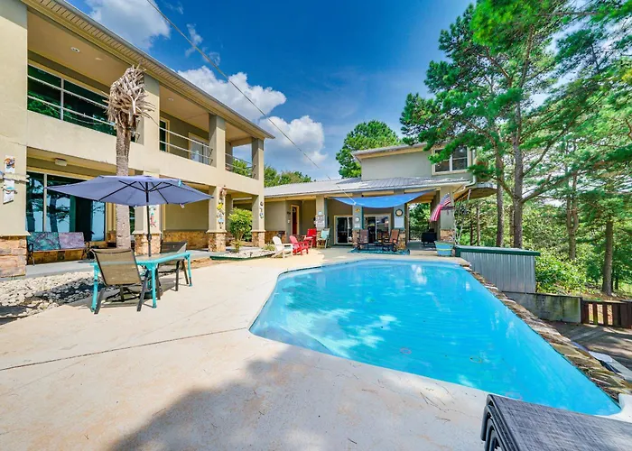 Broken Bow Escape W/ Mountain Views & Pool Access!