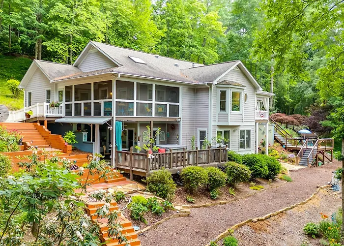 Blue Ridge Mtn Retreat: Porches & Creek Access