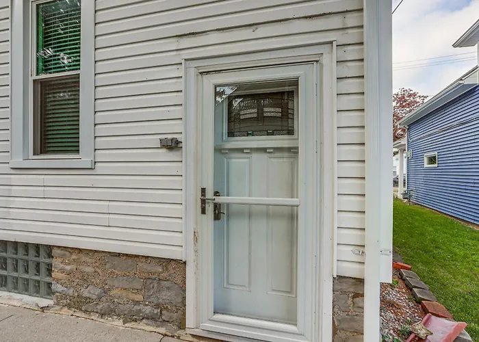 3 Mi To Cedar Point: Sunny Sandusky Home W/ Yard