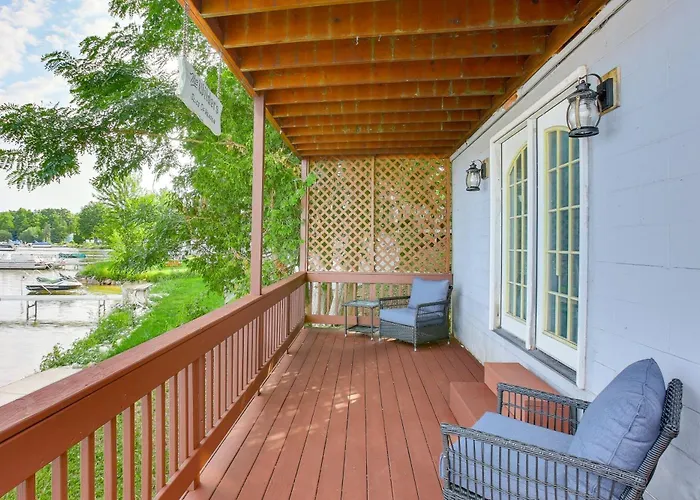 Charming Bear Lake Cottage W/ Dock & Paddleboards!