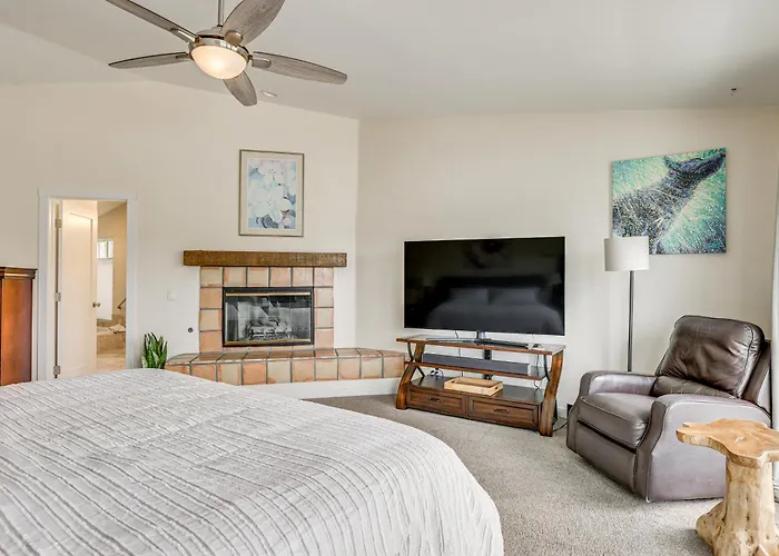 San Marcos Getaway W/ Deck & Lake Views!