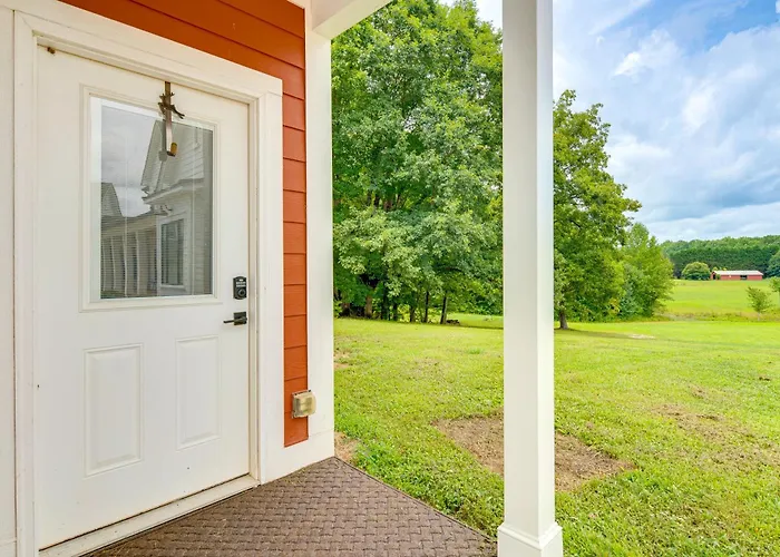 Serene Travelers Rest Apartment: 7 Mi To Downtown!