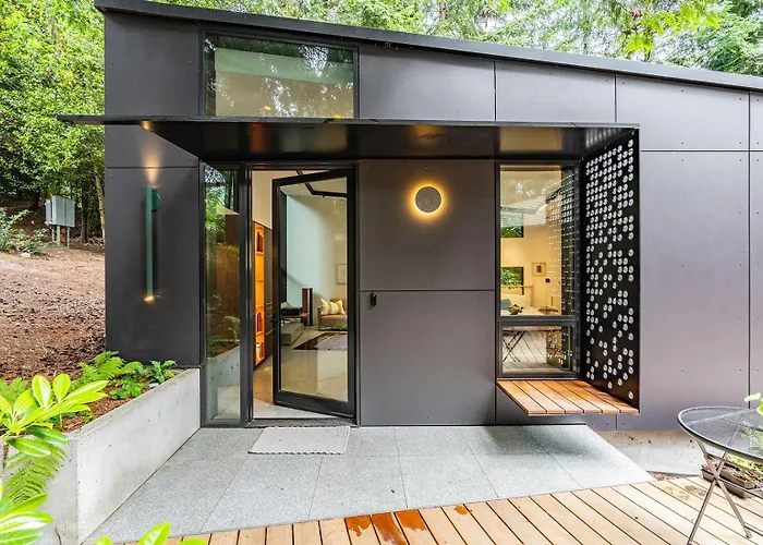 Hip Studio Central Bellevue