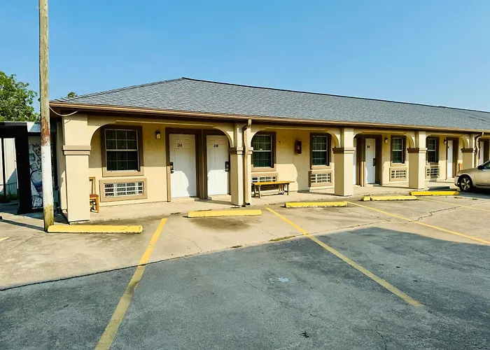 Bostonian Inn & Suites