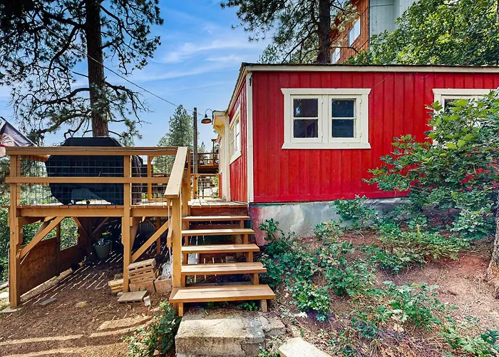 Lakefront Cabin Retreat