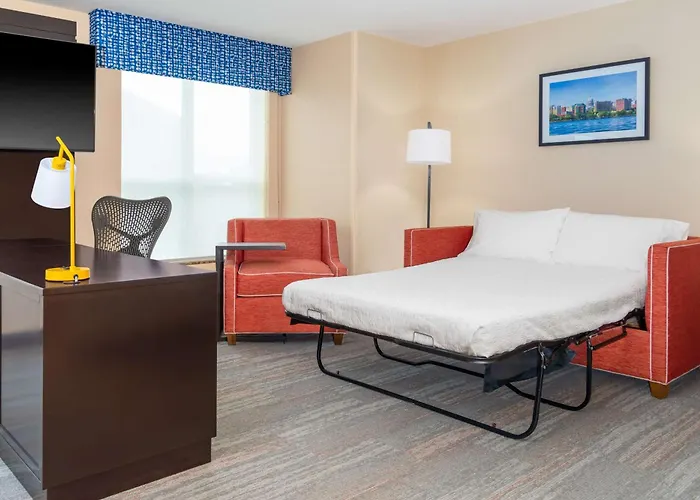 Hampton Inn & Suites Madison Downtown