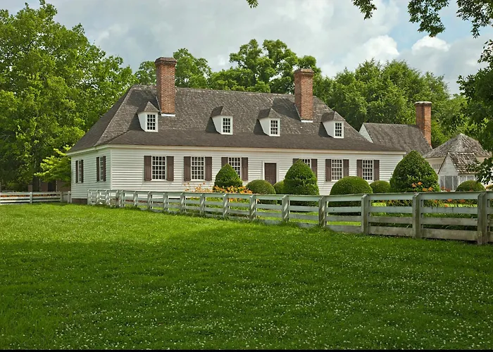 Colonial Houses, An Official Colonial Williamsburg Hotel