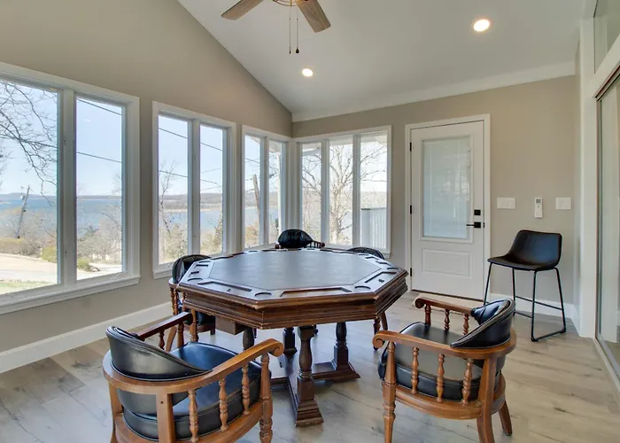 Beautiful Lakeview Home: Near Bull Shoals Lake!