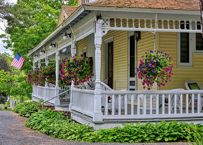 Rockwell Falls Inn And Wine Bar