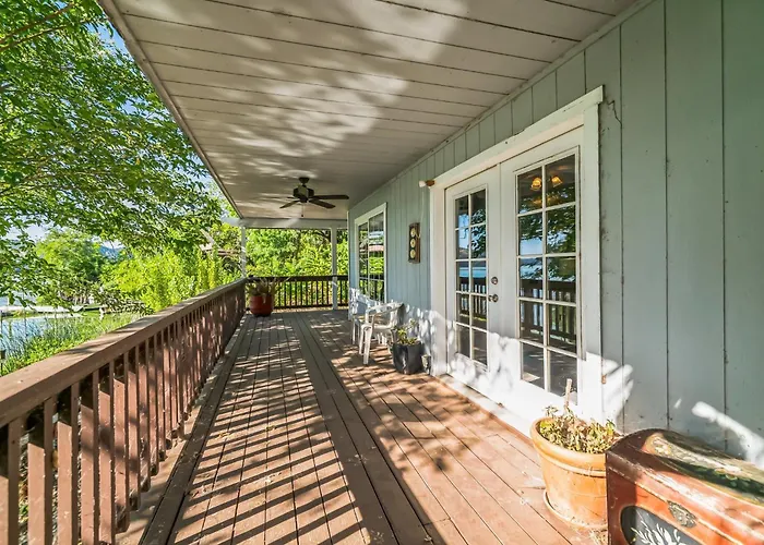 Lakefront Home - Private Boat Ramp, Clear Lake