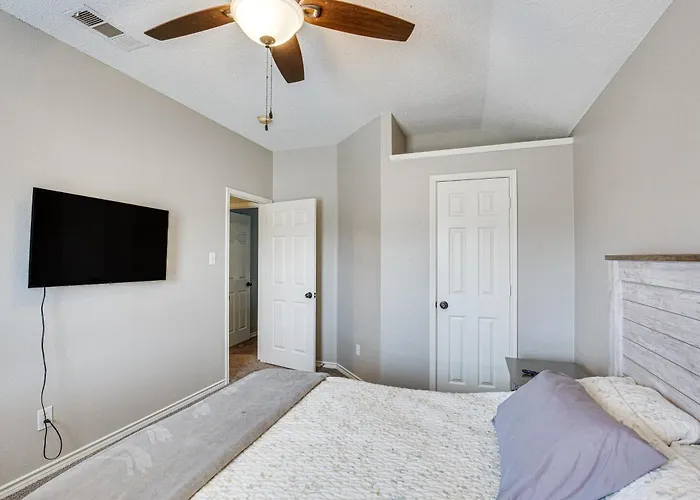 Pet-Friendly Allen Home ~ 30 Mi To Dallas!
