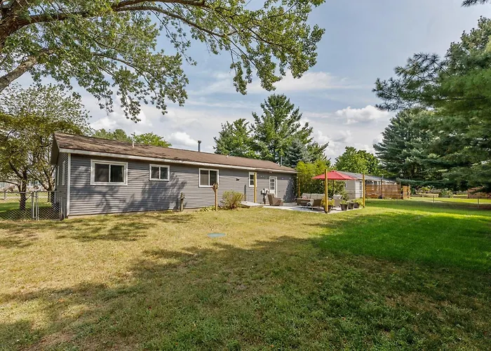 The Cherry House | Fenced-In Yard | Pet Friendly