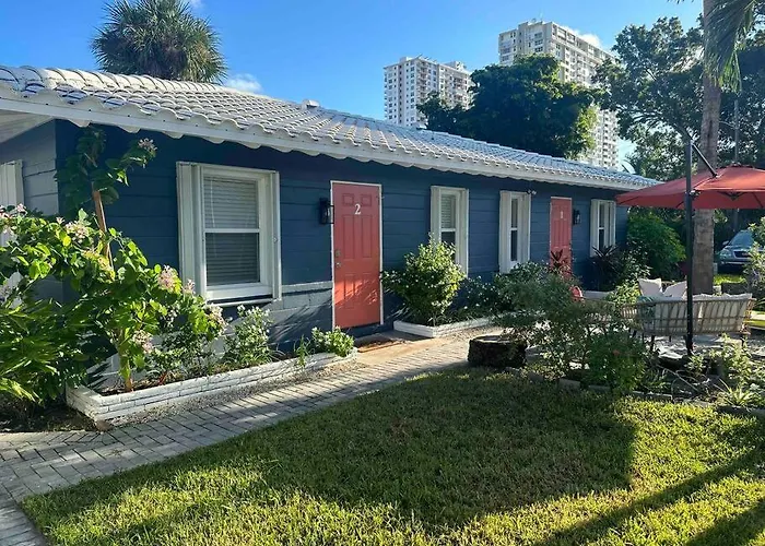 New & Blue - 2 Blocks To The Beach