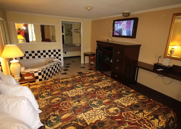 Rodeway Inn & Suites Saginaw I-675