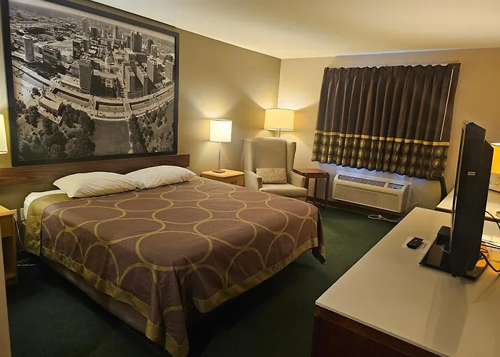 Super 8 By Wyndham Ava