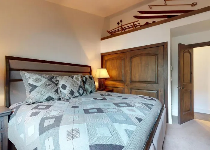 Bridgepoint Condo 24