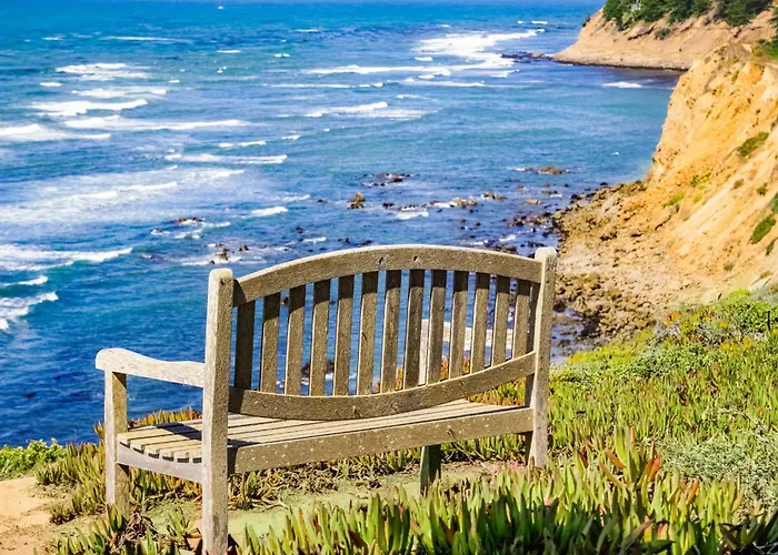 Unmatched Ocean Beach And Mountain Views Family-Friendly Retreat