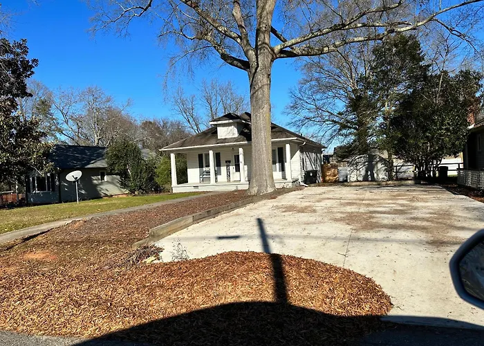 Pet-Friendly 3Br Near Downtown - Deck - Backyard