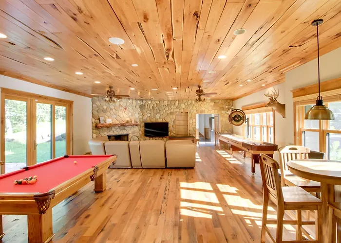 Sprawling Minnesota Home W/ On-Site Lake Access