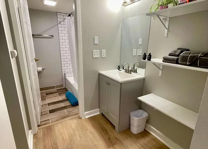 Aksarben Modern 1Bed Ground Level With Parking