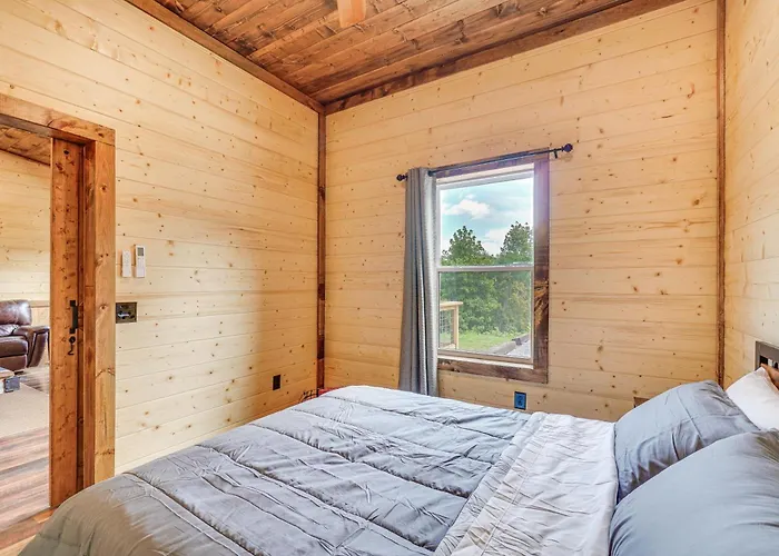 Hot Tub & Mtn Views: Pet-Friendly Englewood Cabin
