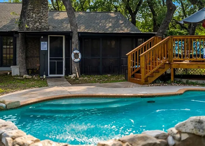 Serene Family Retreat King Beds Pool Hot Tub And Games
