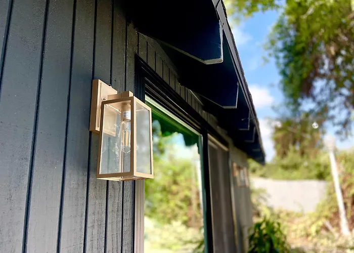 Sunny Days Tiny House With Private Entrance, Pool And View