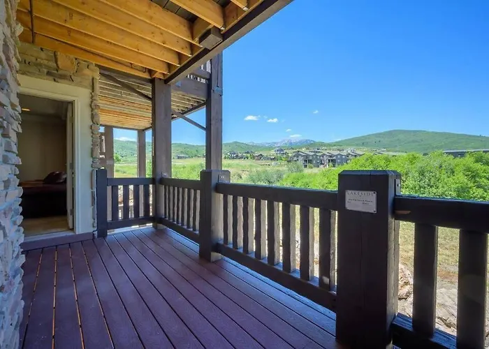 Lakeside Escape 1 Bedroom With Resort Amenities