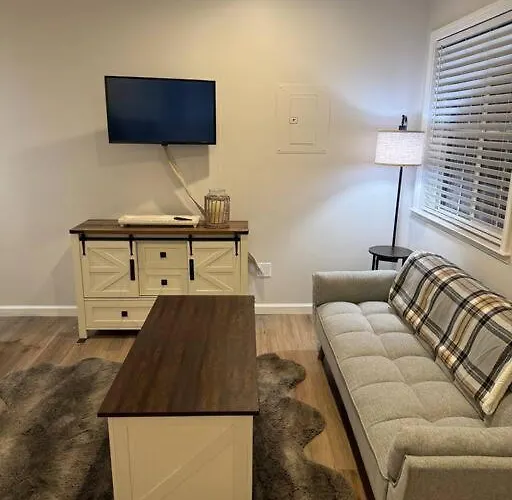 Private Cozy Retreat Near Downtown Salinas!