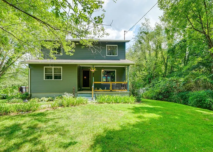 Blacksburg Hideaway W/ Hot Tub ~ 5 Mi To Campus!