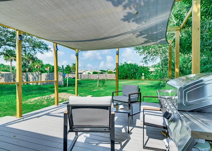 Centrally Located Merritt Island Cottage W/ Deck!