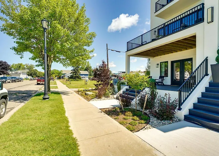 Downtown Ludington Modern Condo W/ Great Views!
